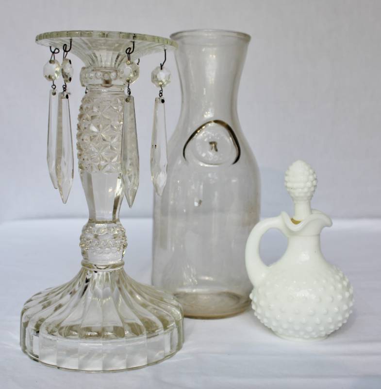 lot 1611 image: Glass and Avon