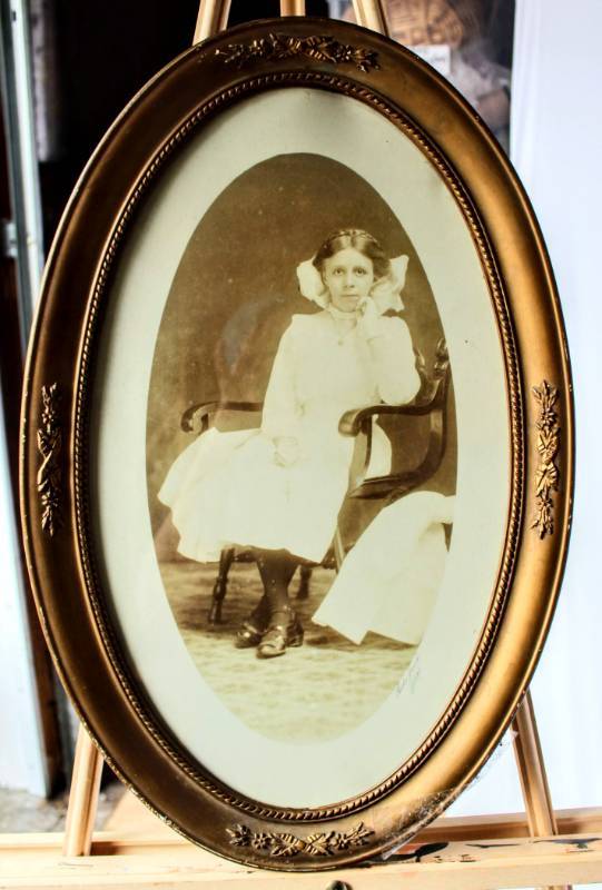 lot 1550 image: 1911 Antique Portrait signed