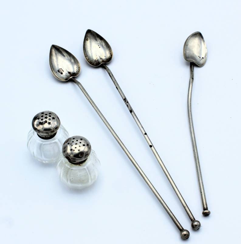 lot 1641 image: Sterling Silver Iced Tea Spoons and Salt and Pepper Set