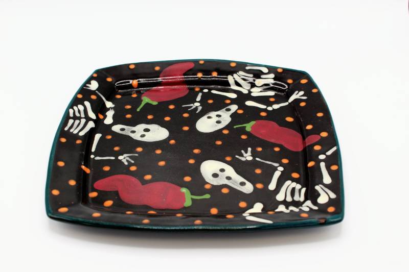 lot 1440 image: 11 Square Day of The Dead Dinner Plate Stephen Kilborn SK Taos NM Collectible Studio Pottery Hand Painted