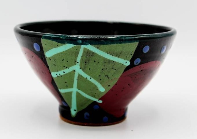 lot 1447 image: 5 Flower Black Dessert Bowl Stephen Kilborn SK Taos NM Collectible Studio Pottery Hand Painted