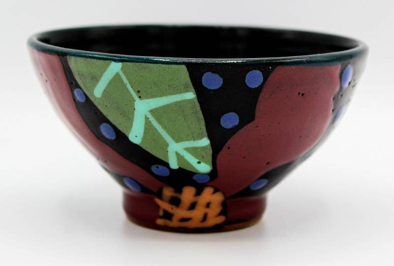 lot 1448 image: 5 Flower Black Dessert Bowl Stephen Kilborn SK Taos NM Collectible Studio Pottery Hand Painted