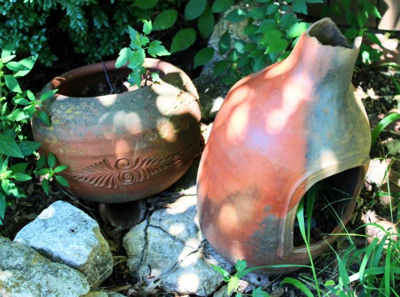 lot 1635 image: Outdoor Pottery