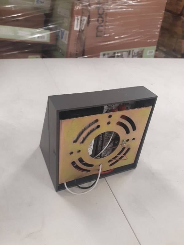 lot 5538 image: Box of 12 Pitch Walls