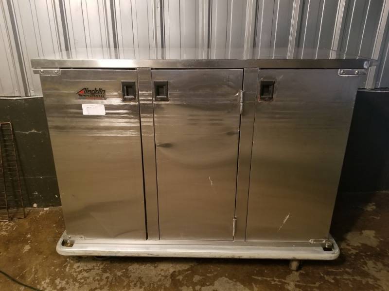 lot 2002 image: Aladdin Temp Rite Tray Delivery Cart