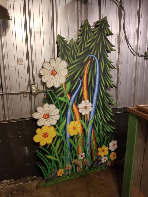 lot 2009 image: Painted Wood Decor