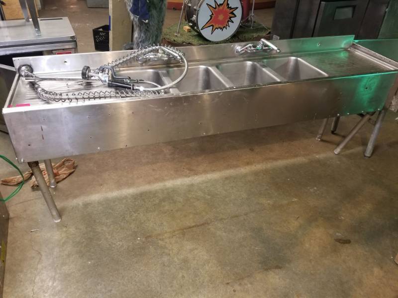 lot 2037 image: 4 Bay Stainless Sink With Sprayer Attachment
