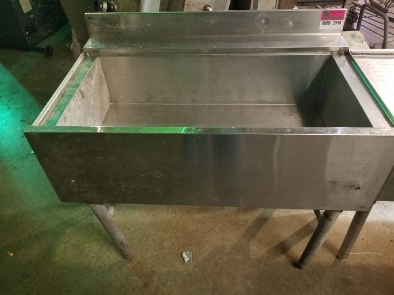 lot 2039 image: Eagle Stainless Ice Well