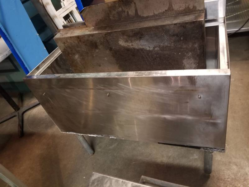 lot 2041 image: Ice Well 36in x 18in