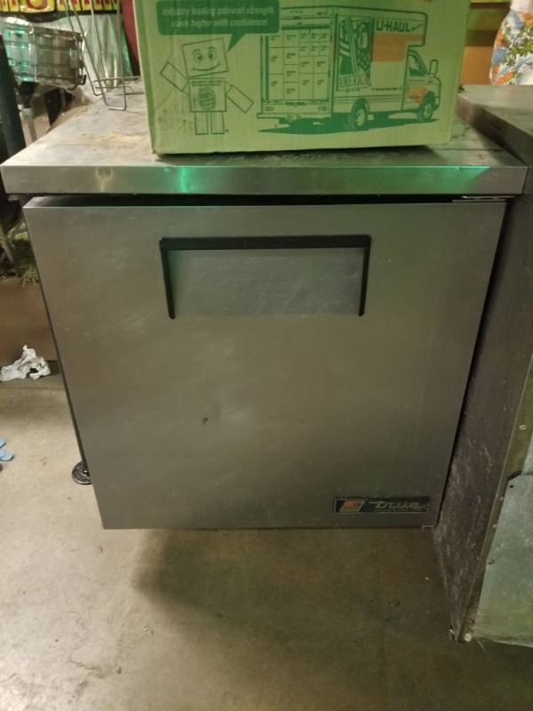 lot 2044 image: True Refrigerator TUC-27