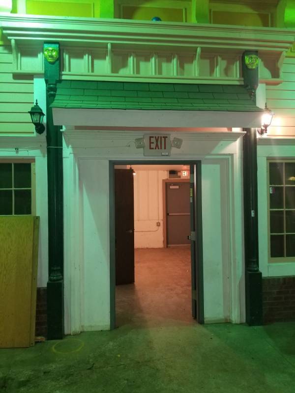 lot 2048 image: 2 Antique Wood Columns