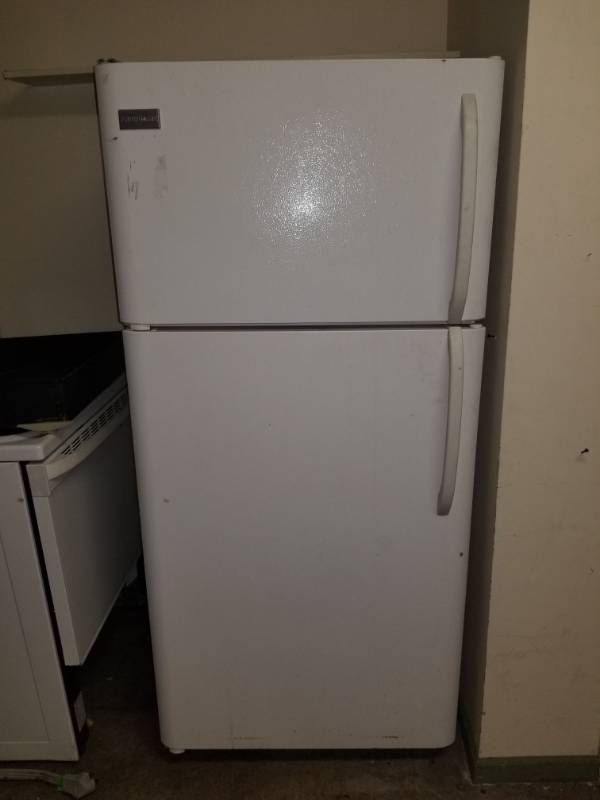 lot 2062 image: Frigidaire Fridge FRT18G2NW7
