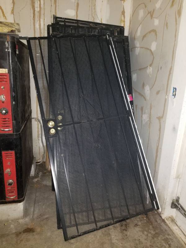 lot 2066 image: 8 Metal Screen Doors
