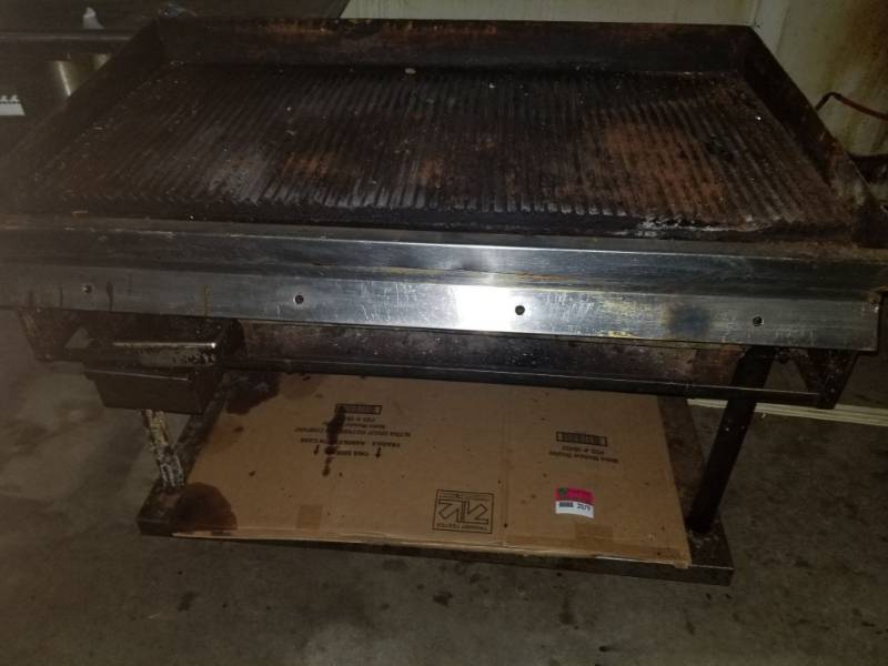 lot 2079 image: 48in Griddle