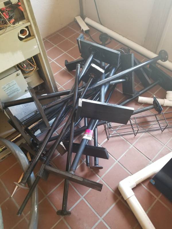 lot 2082 image: Lot Of Metal Pipe