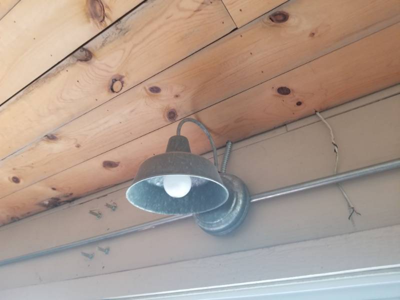 lot 2085 image: 4 Galvanized Lights