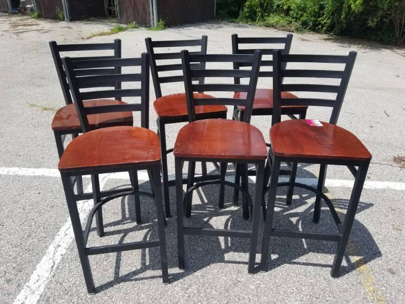 lot 2094 image: 6 Bar Stools