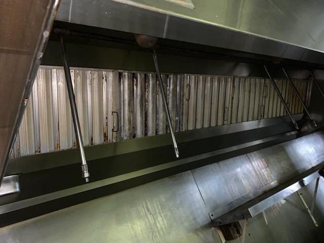 lot 2101 image: 20 Hood