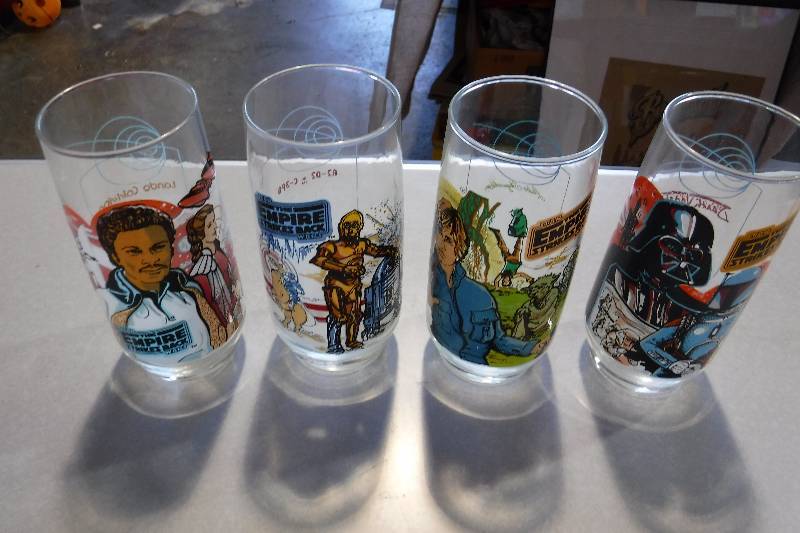 lot 3162 image: Burger King Empire strikes back Star wars drinking glasses