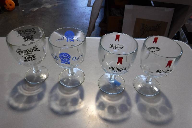 lot 3163 image: Olympia, Pabst and Michelob drinking glasses