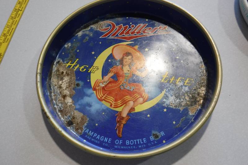 lot 3168 image: Miller beer serving tray
