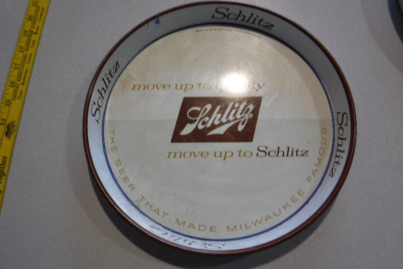 lot 3169 image: Schlitz beer serving tray