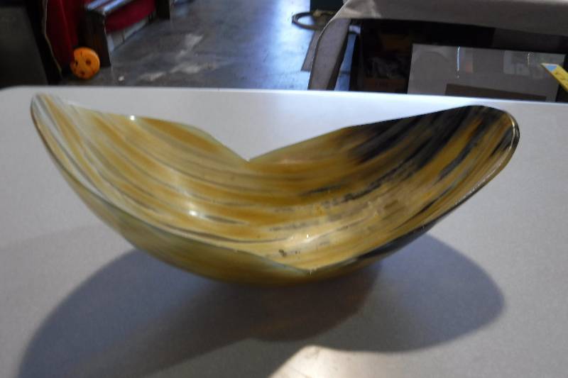 lot 3172 image: Unique console bowl