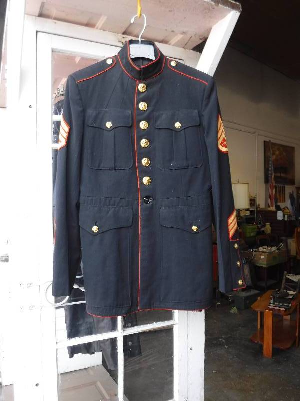 lot 2202 image: Marine Corps Dress blues coat jacket
