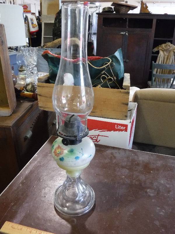 lot 2212 image: Painted base oil lamp