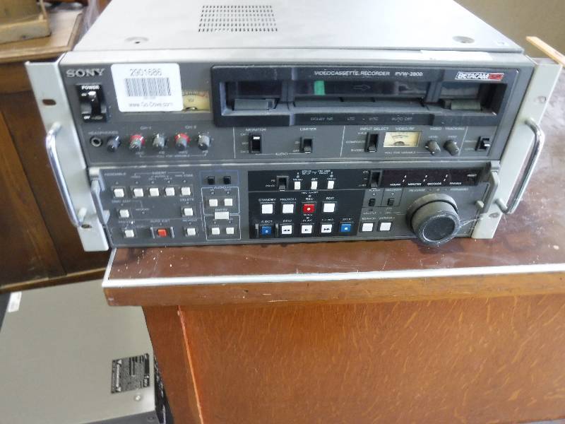 lot 2214 image: Sony audio visual editing equipment 1