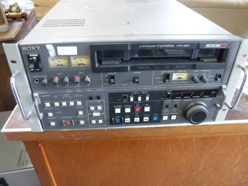lot 2215 image: Sony audio visual editing equipment 2