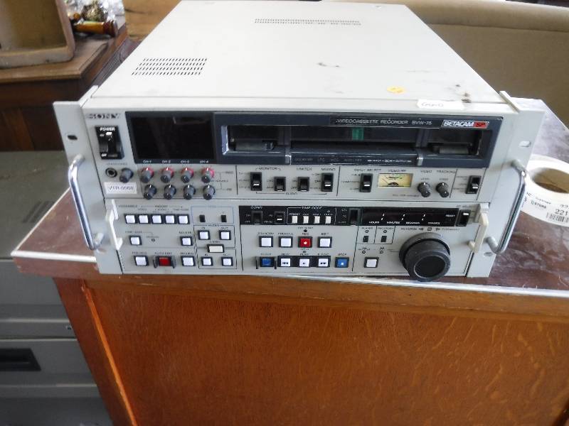 lot 2216 image: Sony audio visual editing equipment 3