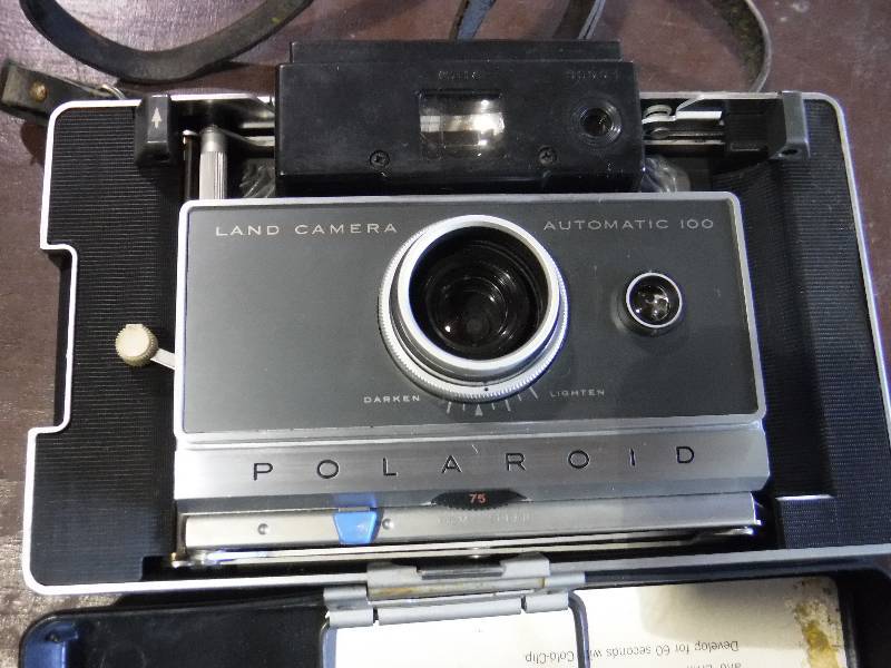 lot 2172 image: Vintage Polaroid camera and cold clip