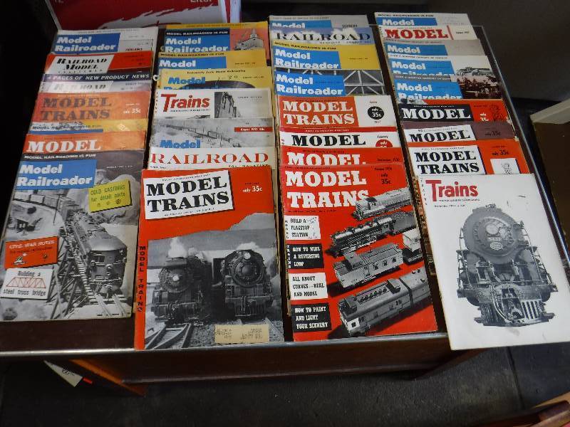 lot 2178 image: Collection of model train magazine books-vintage