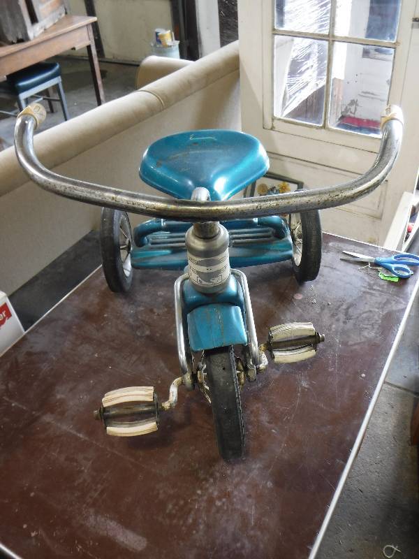 lot 2182 image: Teal Western Flyer vintage tricycle trike kids old fashion fun 3 wheeler