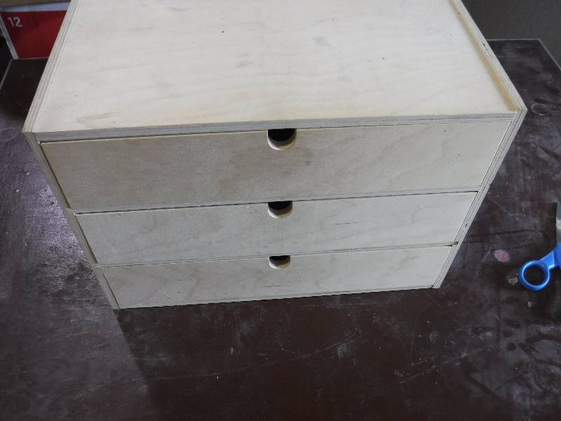 lot 2183 image: 14x10x10 wood box with drawers
