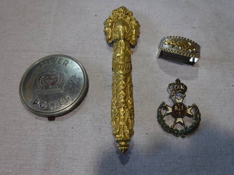 lot 3182 image: Vintage items