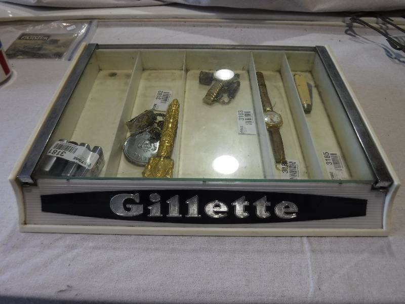 lot 3190 image: Gillette glass case, contents not included and are other lots