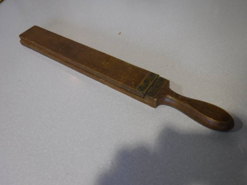 lot 3191 image: Hinged wood paddle