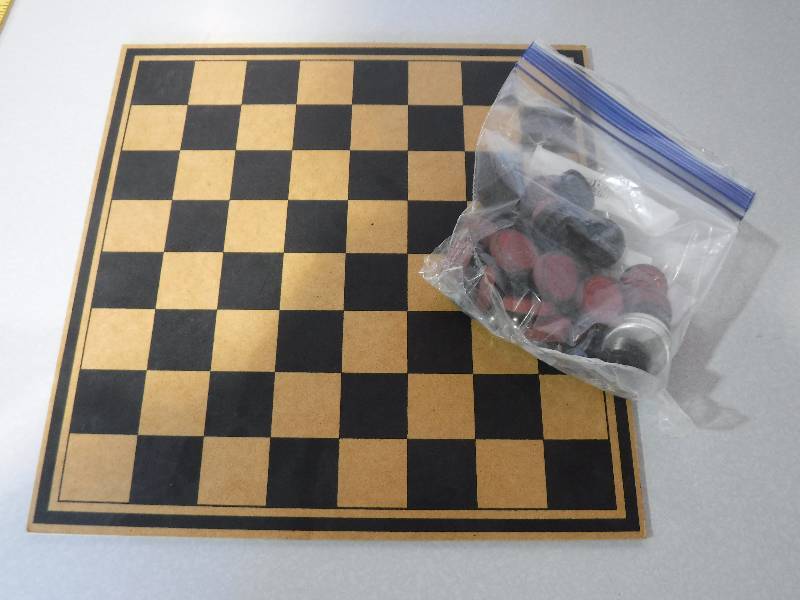 lot 3202 image: Checkers set- old