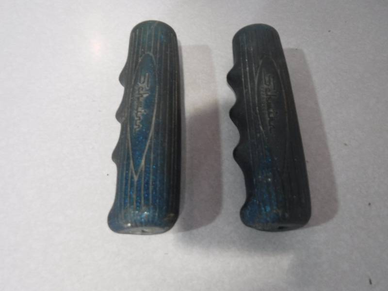 lot 3212 image: Schwin bike handle grips