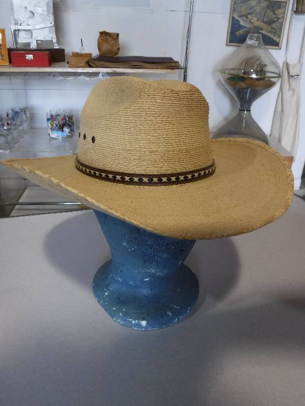 lot 3219 image: Straw cowboy hat
