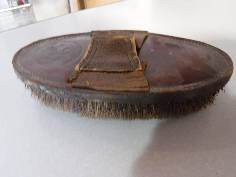 lot 3222 image: Vintage brush