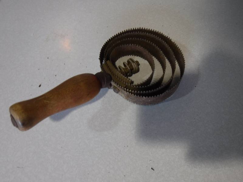 lot 3223 image: Live stock Curry comb