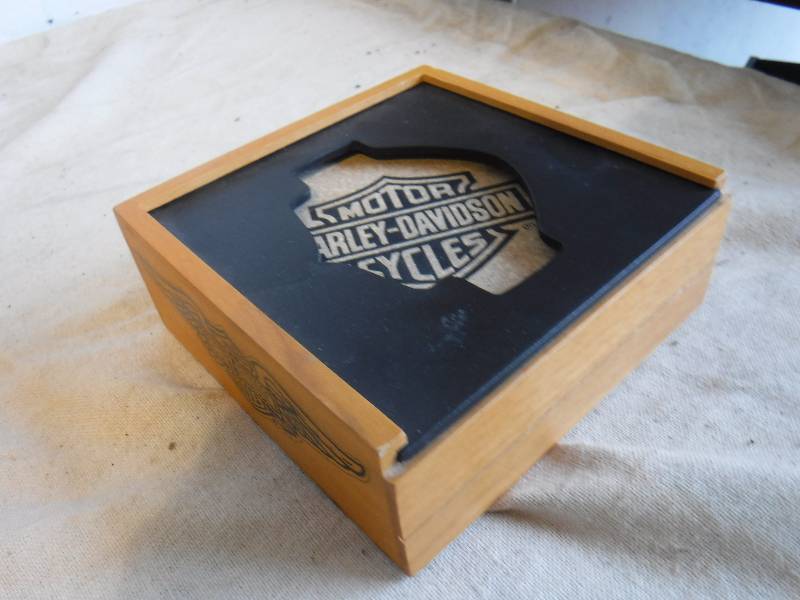 lot 3073 image: Harley Davidson coaster set in wood box