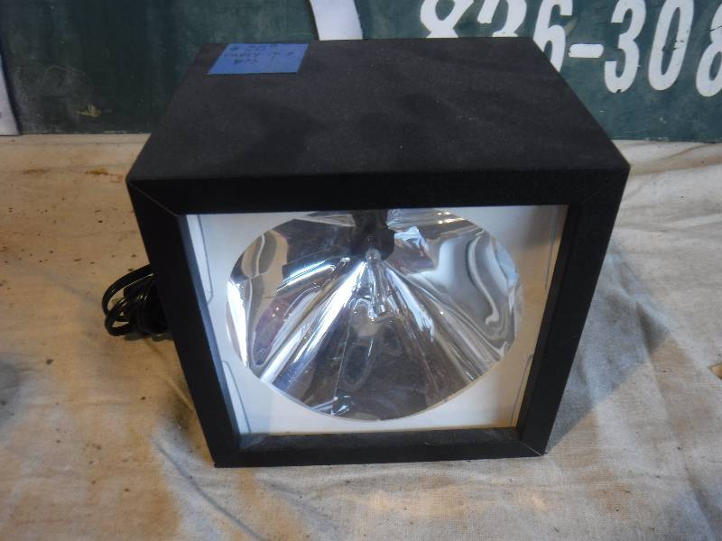 lot 3076 image: Xenon Strobe signal appliance strobe light