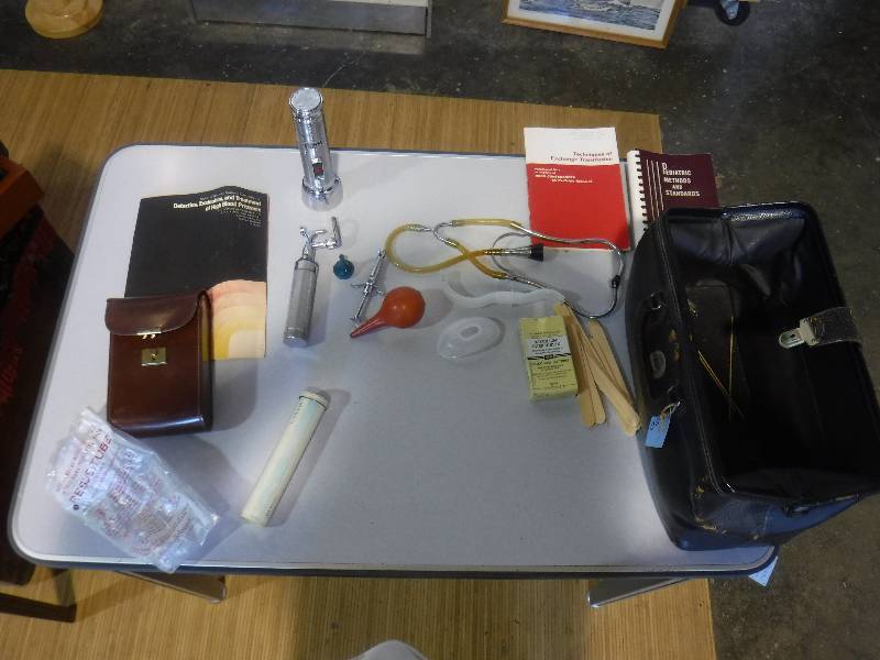 lot 3085 image: Doctors bag with contents includes booklets and vintage stethoscope