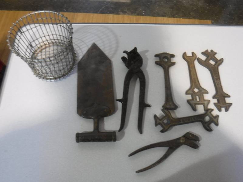 lot 3093 image: Vintage Heavy duty hand tools and metal basket