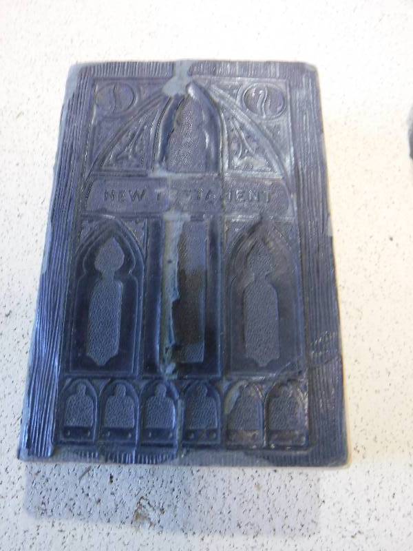 lot 3106 image: The New testament vintage religious book