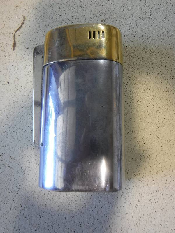 lot 3117 image: Vintage lighter